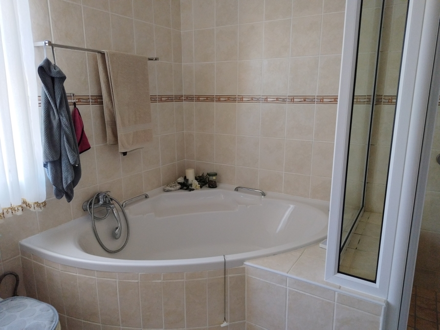 2 Bedroom Property for Sale in Reebok Western Cape